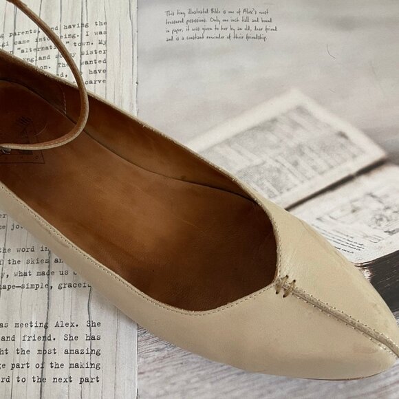 JOHN FLUEVOG Cream Colored Leather Ankle Strap Flats: Size 9; Retailed for $349! - Picture 4 of 9